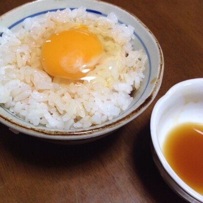 とっても美味しかったです♬
今朝は久しぶりに卵かけご飯の気分でした^^
美味しい卵かけご飯で元気をもらいました♬
ごちそうさま♪